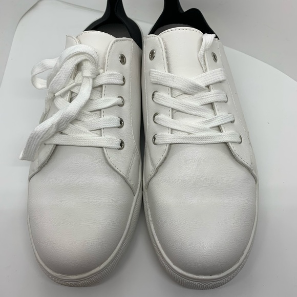 woman’s white elastic back sneakers - Picture 4 of 10